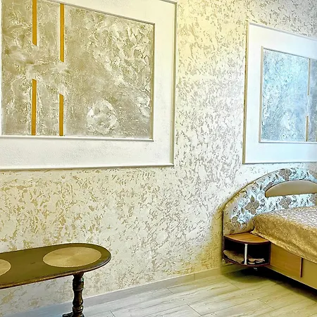 Apartment Audrey Hepburn On Historical Center