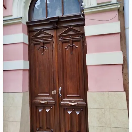 Audrey Hepburn On Historical Center Apartment *